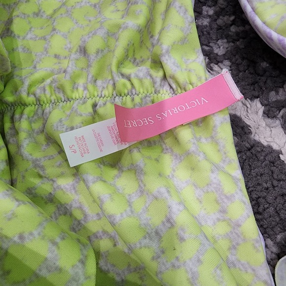 Victoria secret nwt 2 Piece reversable womens size smallbikini - Picture 3 of 6